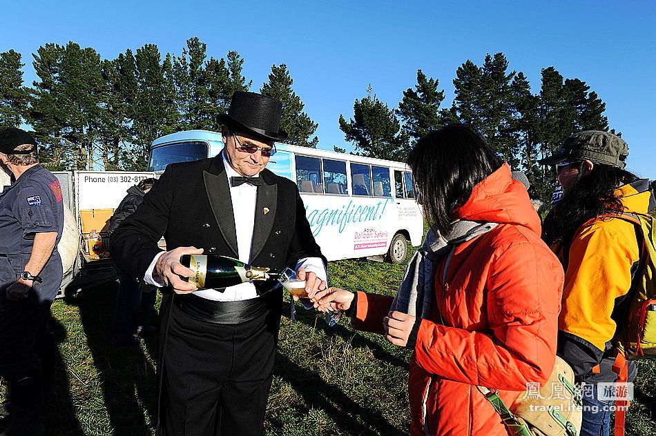 南阿尔卑斯山脚下梅思文小镇乘坐热气球享受香槟早餐