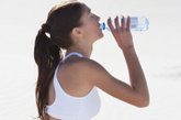 排毒

要这样喝哟：清晨一杯凉白开水。

如果是糖水或放入营养物质的水，这就需要时间在体内转化，不能起到迅速冲刷我们的机体的作用。所以，清晨一杯清澈的白水是排毒妙方。
