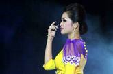 缅甸美女时装秀别有风情。