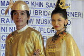 模特展示缅甸传统婚礼着装。