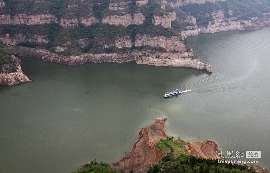 亲近黄河三峡水库 黄土地上的高山峡谷