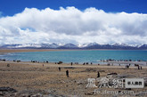 纳木措没有常住居民，只有举世闻名的念青唐古拉雪山陪伴着它。（图片来源：凤凰网华人佛教 摄影：卢海林）