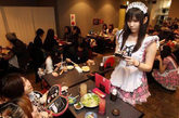 东京一家名为“New Type”的咖啡厅推出男仆服务。

