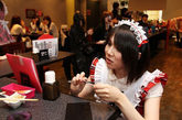 东京一家名为“New Type”的咖啡厅推出男仆服务。

