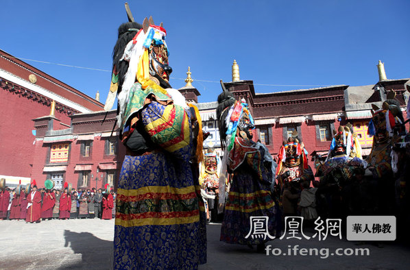 萨迦冬季大法会：巨型面具神舞