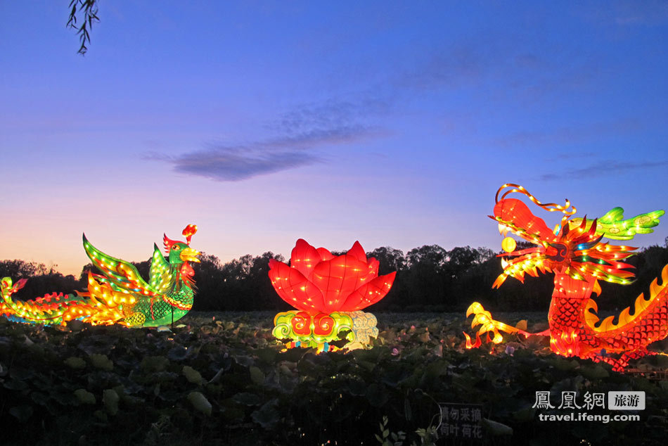 夜色阑珊灯火灿 圆明园民族灯会色彩斑斓