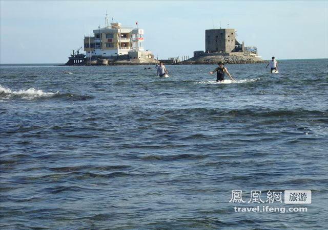 海上遥望被争议的南海群岛美丽风光