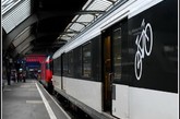 8、欧洲的火车非常平民，很多车次都有自行车的专用车厢。适合到点后骑车旅行的驴友。

