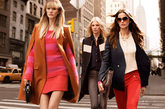 DKNY发布2011秋冬广告大片 ，超模Anne Vyalitsyna、Aline Weber、Izabel Goulart共同演绎，时尚摄影师组合Inez and Vinoodh掌镜。
