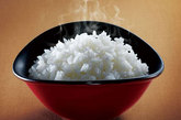 米饭是中国人最常吃的主食，但是也不是什么都能和米饭一起吃的。所以你的饭桌上千万不要出现这些东西喔。 
