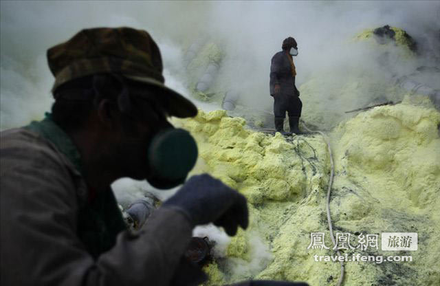 揭秘在火山口里讨生活的印尼爪哇人