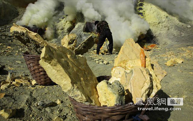 揭秘在火山口里讨生活的印尼爪哇人