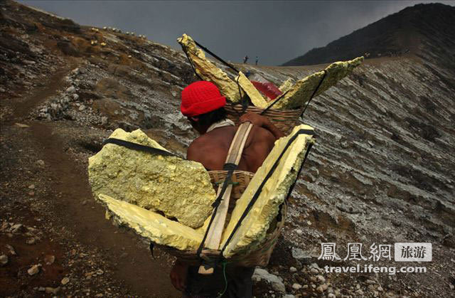 揭秘在火山口里讨生活的印尼爪哇人