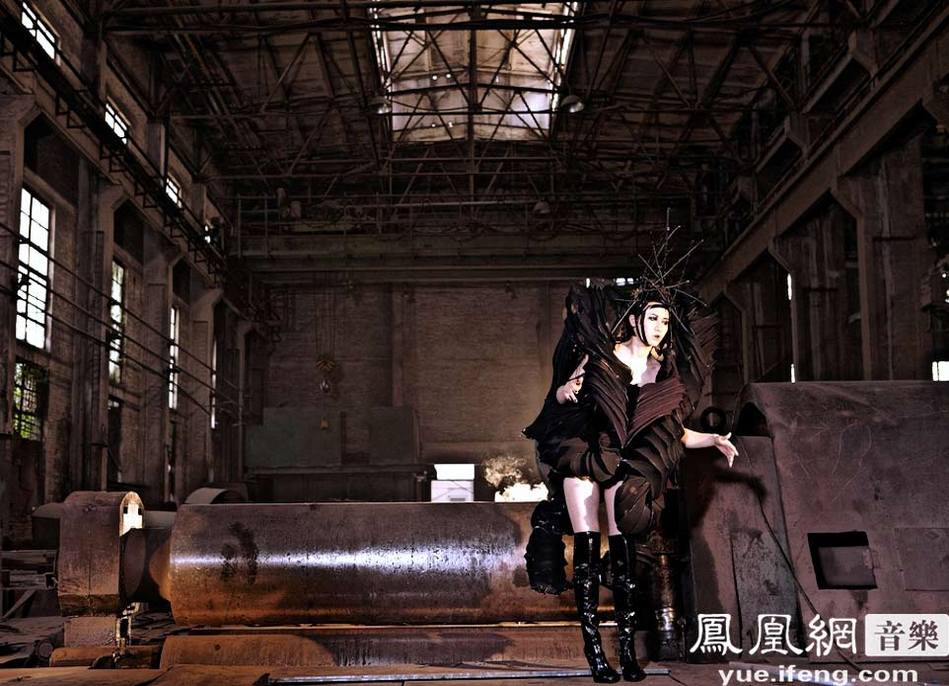 尚雯婕哥特造型演绎《Asura阿修罗》 粤语主打强势登陆