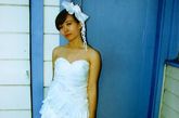 当地时间2011年7月11日，美国，近日，第7届卫生纸婚纱礼服比赛在美国举行，参赛者规定用厕所卫生纸制作漂亮婚纱礼服。 