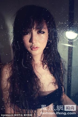 90后争当谢霆锋小三 推性感写真炒作