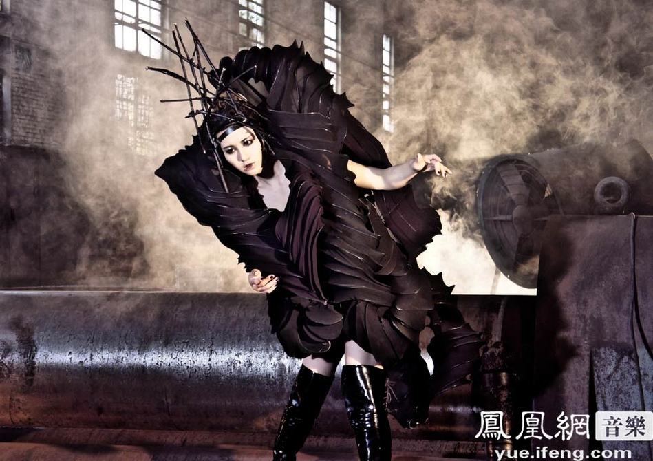 尚雯婕哥特造型演绎《Asura阿修罗》 粤语主打强势登陆