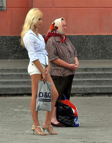 情迷女儿国 乌克兰街头美女成“灾”