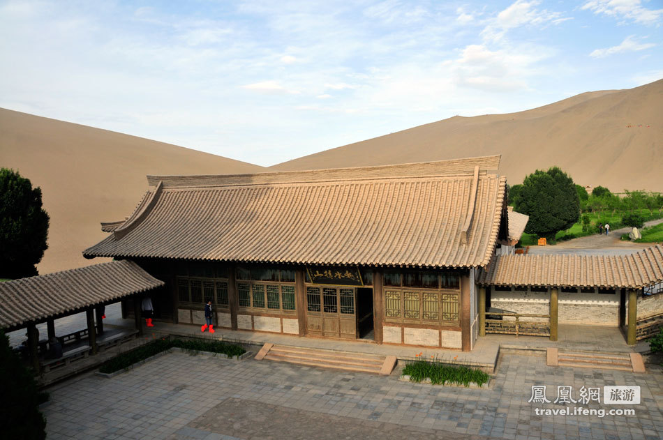 丝路大巴游Day 8 听鸣沙山体味月牙泉