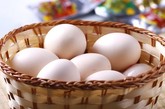 误区一：鸡蛋怎么吃营养都一样 

鸡蛋吃法是多种多样的，有煮、蒸、炸、炒等。就鸡蛋营养的吸收和消化率来讲，煮、蒸蛋为100%，嫩炸为98%，炒蛋为97%，荷包蛋为92.5%，老炸为81.1%，生吃为30%～50%。由此看来，煮、蒸鸡蛋应是最佳的吃法。 