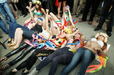 FEMEN还表示今后她们还将更多的与需要帮助的社会各个团体合作，为他们的抗议出谋划策，站台助威。
