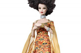 以克里姆特 (Gustav Klimt) 作品《阿德勒·布洛赫-鲍尔夫人肖像》为灵感打造的芭比娃娃 (Barbie Doll) 
