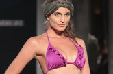 2012迈阿密泳装时装周。Diesel 品牌秀场，模特演绎新季热辣泳装。