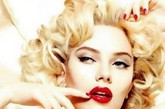 从Dolce &Gabbana彩妆的第一支广告起，她一直以梦露为灵感，标志性的金发、红唇直接演绎出了梦露的性感、顽皮。
