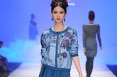 第十一届深圳服博会葵牌发布，充满了中国风如刺绣，大红锦缎的秀场十分特别。