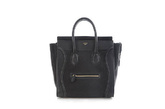 CéLINE Boston Bag：这款手袋由菲比-菲罗 (Phoebe Philo) 设计，因为绯闻女孩莉顿-梅斯特 (Leighton Meester) 在热门时装美剧《Gossip Girl》中拎上街而成为2010年度大热的It Bag。 