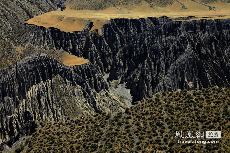 穿越沟壑纵横的萨拉乌苏大峡谷 见证岁月的沧桑痕迹
