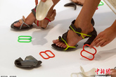 2011年7月21日，一款由名为Sharon Golan的艺术学院毕业生设计的会“变身”的鞋子亮相以色列，此款鞋子由四片不同的塑料块组成，被硅胶材质的索线组合在一起构成一双完整的鞋子。这款鞋子的独特之处在于，它可以有256种不同的穿法。
