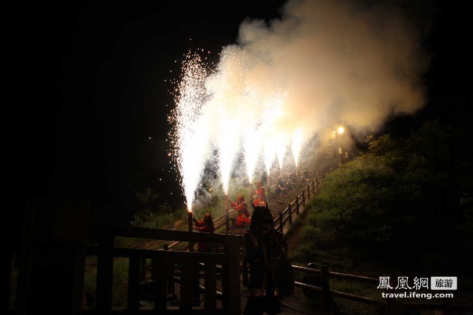 登别地狱谷享受日式温泉 看日本传统鬼火表演