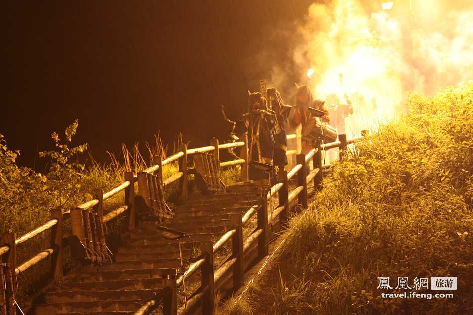 登别地狱谷享受日式温泉 看日本传统鬼火表演