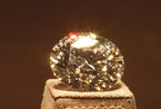 组图：摩纳哥展出世上最美钻石 璀璨夺目熠熠生辉