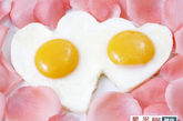 　  鸡蛋作为高蛋白食物，与人体蛋白质组成相似，所以鸡蛋蛋白质的人体吸收率高达99.7% (牛奶也仅为85%)，同时，鸡蛋是增强人体性功能的最佳营养添加剂。

