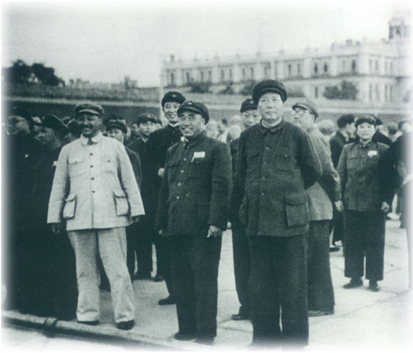 粟裕大将建国后罕见历史照片：与叶剑英辩论