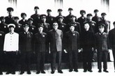 1978年中央军委常委、国防部副部长粟裕率中国军事代表团访问朝鲜。前排左四起粟裕大将、金日成主席、杨得志上将。