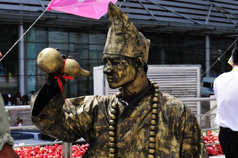 8月1日哈尔滨国际车展场内场外趣图欣赏