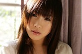 由于相貌身材都有点酷似台湾偶像郭书瑶,日本写真女星冈本果奈美一时间引起了网友的广泛讨论。