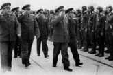 1956年11月，賀龍與彭德懷、葉劍英元帥和粟裕大將等檢閱空軍某飛行大隊。