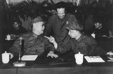 1971年6月，粟裕大將（前右）同葉劍英在會議上。