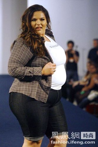 巴西时装秀邀请大码模特走秀 80%男性喜爱胖女人
