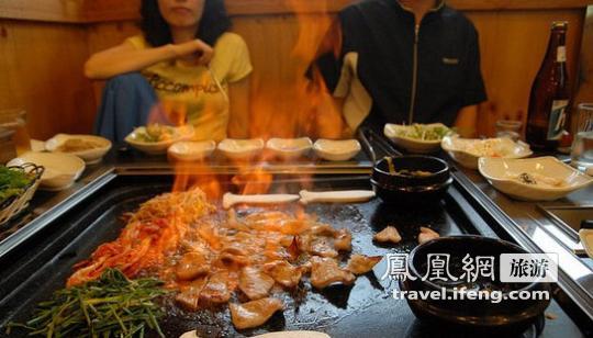 实拍韩国人最爱吃的美食 烤五花肉