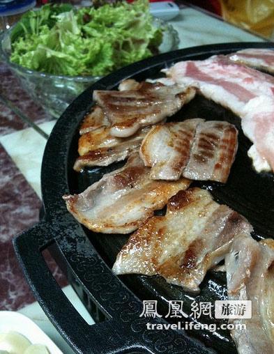 实拍韩国人最爱吃的美食 烤五花肉