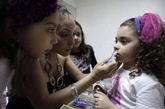 很多委内瑞拉的姑娘从小就会被父母送到选美学校开始训练。