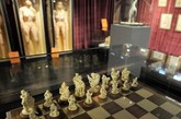 最近在莫斯科阿尔巴特街开设了一家名为“G点”的性爱博物馆，专门展览各种与性有关的物品。但围绕着在城市的中心开设这样一家博物馆是否合适的争论一直不断。