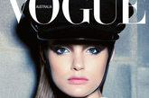 澳大利亚版Vogue九月时装大片由超模Katie Fogarty演绎。多样的蕾丝花色尤使此次大片的夜色主题妩媚异常。
