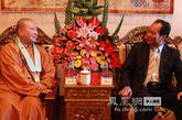 齐扎拉部长首先向觉醒法师一行表示欢迎。随后，齐扎拉部长向觉醒法师介绍了西藏和平解放60年来取得的伟大成就。（图片来源：凤凰网华人佛教  摄影：丹珍旺姆）