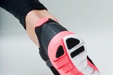 适的综合训练鞋。CUSHLON双密度缓震中底与采用环保材质的橡胶外底配合鞋底的多方位切割凹槽能提供良好的灵活性、耐用性与强有力的抓地力。无论你是跑步训练还是有氧训练，在室内还是户外，NIKE FREE XT MOTION FIT+都能提供最佳的支撑力与灵活性，帮助你更好的达成训练目标，享受运动所带来的乐趣。

Nike Free XT Motion Fit+ Cushlon中底细节图